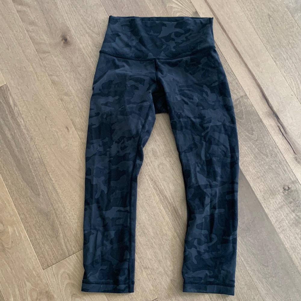 Lululemon Wunder Under 21 inch crops, size 4